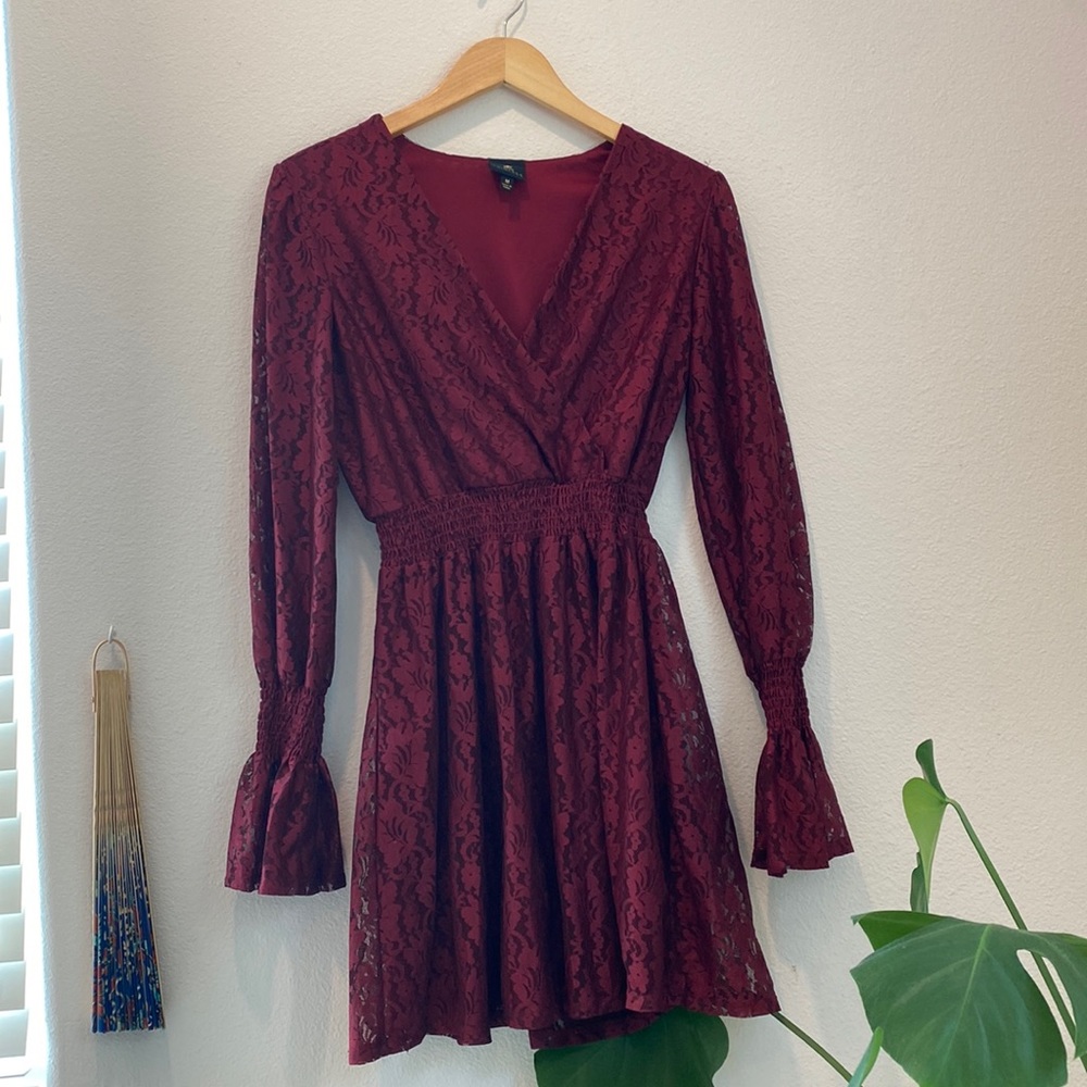 Lacy long sleeve dress that I loved for parties 🥂